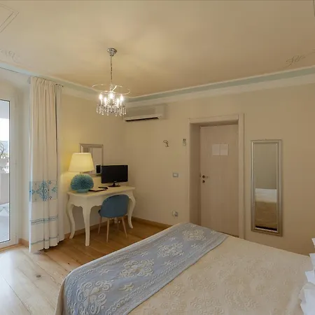 Palazzo Pischedda 3* بوسا